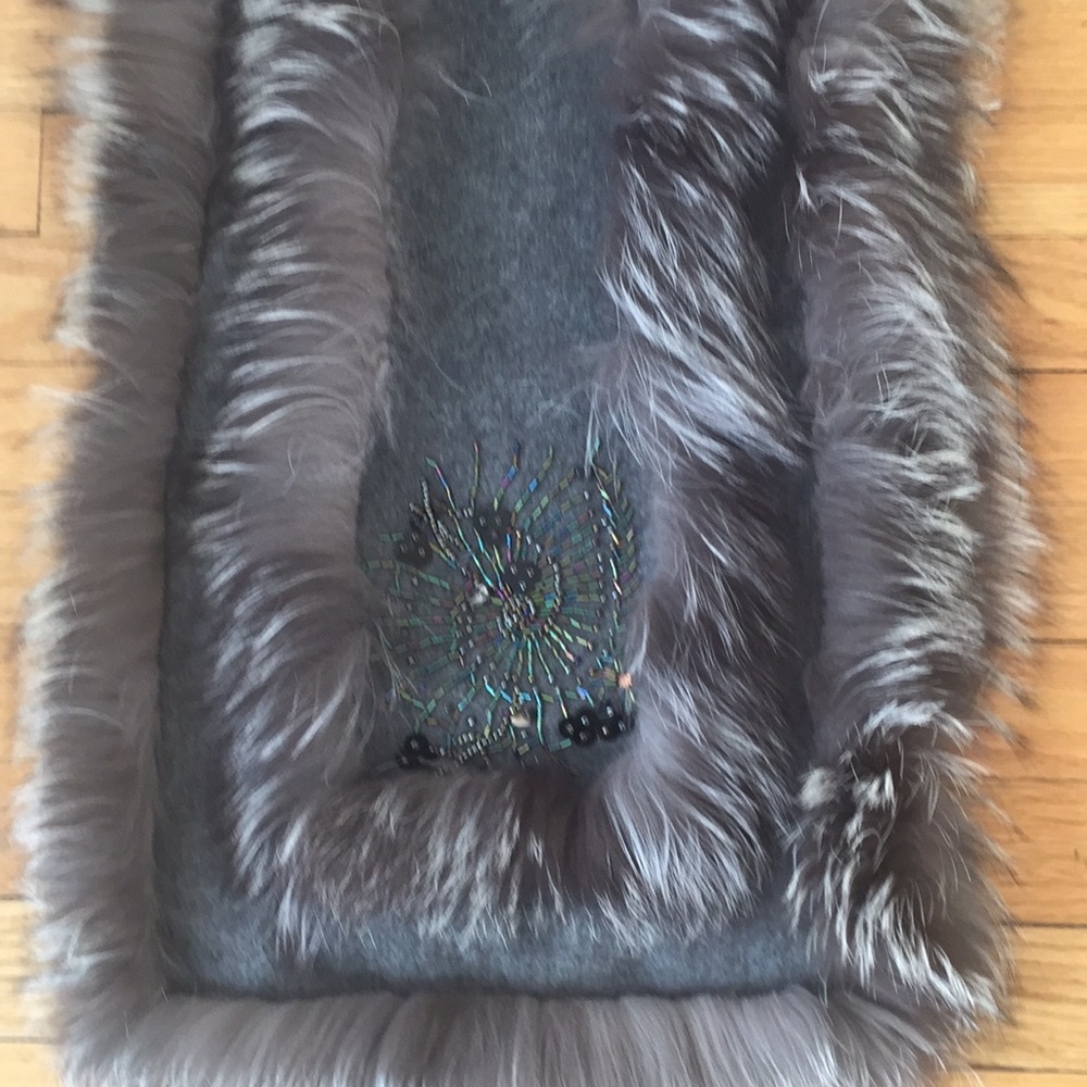 Adrienne Landau Fox trimmed cashmere wrap